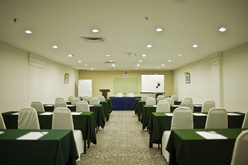 The Emperor Hotel ملقا المظهر الخارجي الصورة