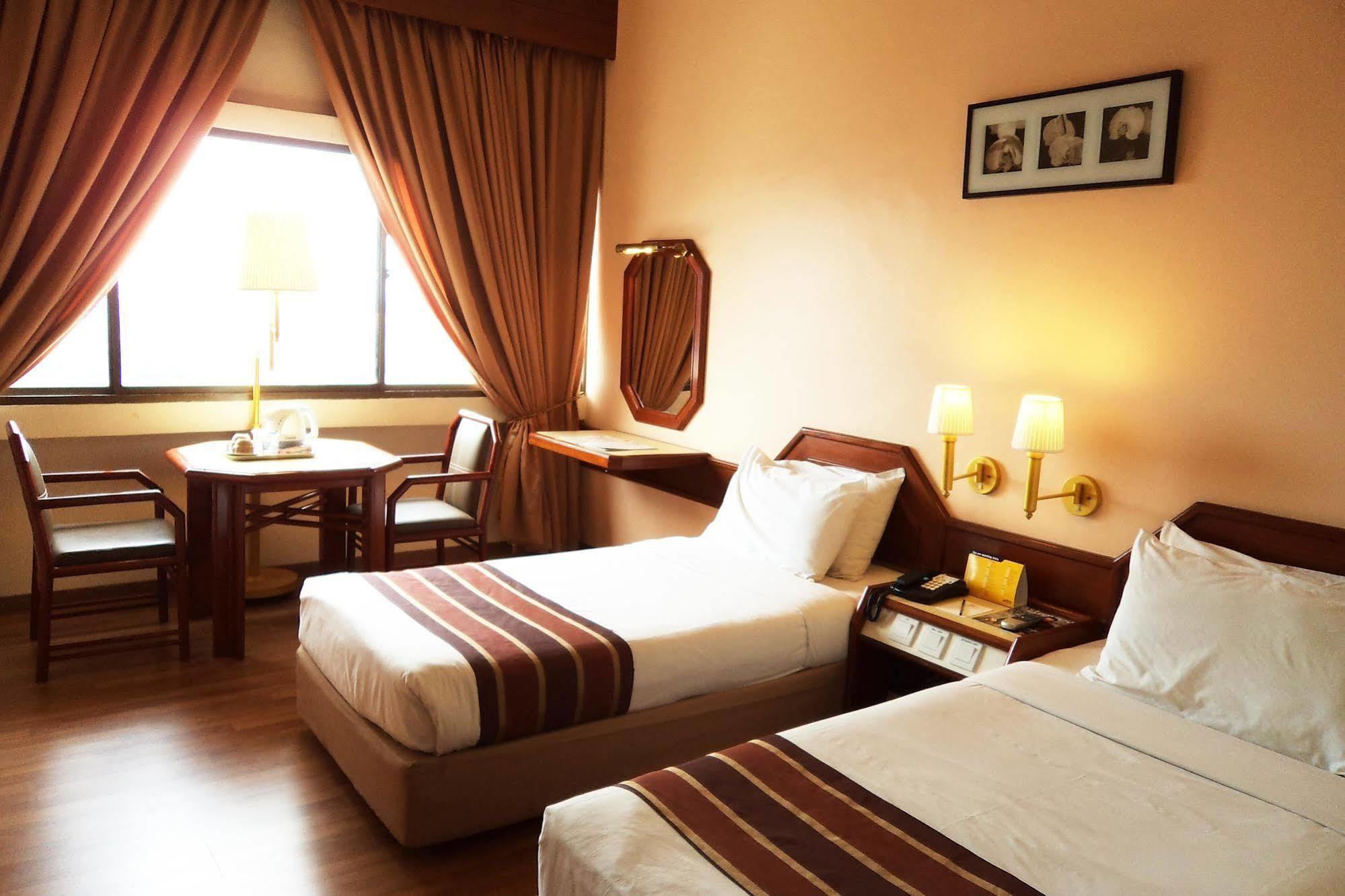 The Emperor Hotel ملقا المظهر الخارجي الصورة